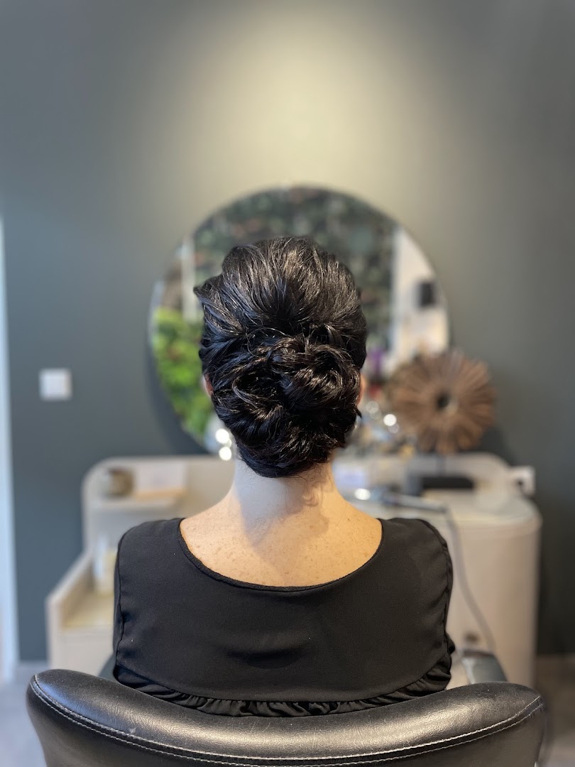 Strakke chignon-opsteek