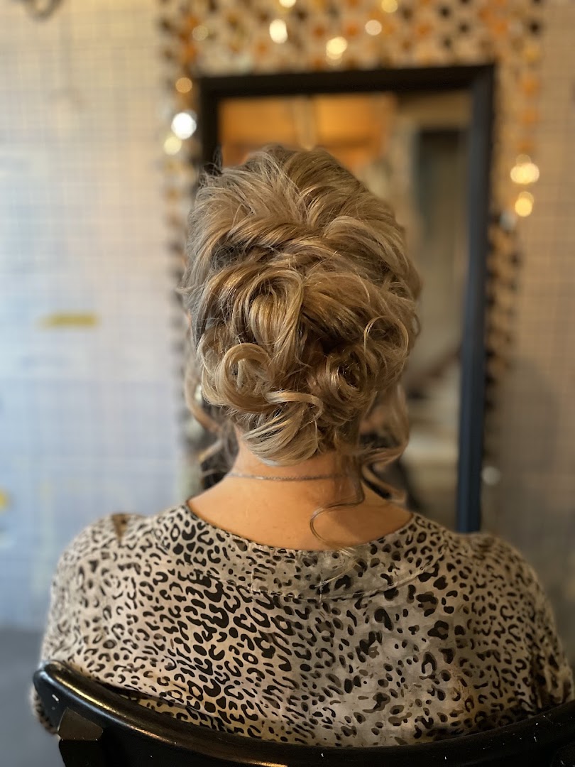 Losse krul-opsteek met fonkeling