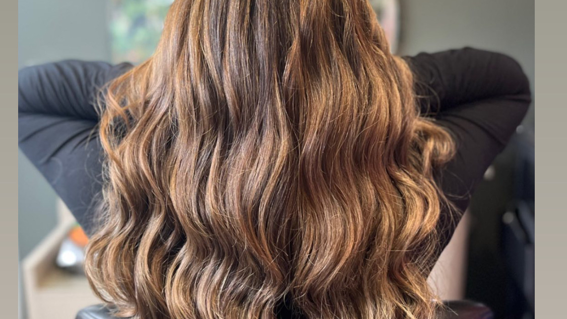 Warme balayage met natuurlijke krul